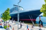 Queen Mary 2 - The Luxurious Cruise Liner In Hamburg Stock Photo