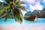 Long Boat And Blue Water At Maya Bay In Phi Phi Island, Krabi Thailand Stock Photo