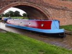 Narrow Boat Travelling Along The Shropshire Union Canal Stock Photo