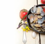 Fresh Clams On An Iron Skillet Stock Photo