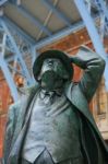 John Betjeman Statue On Display At St Pancras International Stat Stock Photo