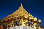 Wa Phra Kaew - Giant Statues And Pagoda Stock Photo