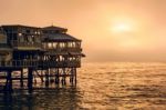 Evening Lima. Sunset On The Pacific Ocean, The Sun Breaks Throug Stock Photo