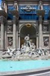 Las Vegas, Nevada/usa - August 2 : Statues Outside The Forum Sho Stock Photo