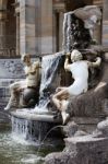 Hever, Kent/uk - September 18 : Statue In The Gounds Of Hever Ca Stock Photo