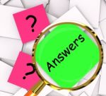 Questions Answers Post-it Papers Show Questioning And Explanatio Stock Photo