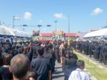 Buriram, Thailand - October 26, 2017 : Mourners Lay Flowers As A Stock Photo