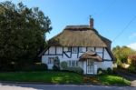 View Of A Thatched Cottage In Micheldever Hampshire Stock Photo