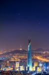 South Korea Skyline Of Seoul, The Best View Of South Korea With Lotte World Mall At Namhansanseong Fortress Stock Photo