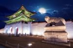 Gyeongbokgung Palace And Full Moon At Night In Seoul, South Korea Stock Photo