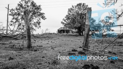 Abandoned Outback Farming Shed In Queensland Stock Photo