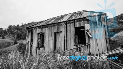 Abandoned Outback Farming Shed In Queensland Stock Photo