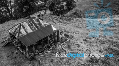 Abandoned Outback Farming Shed In Queensland Stock Photo