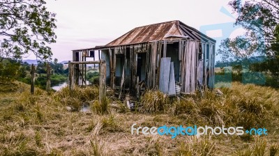 Abandoned Outback Farming Shed In Queensland Stock Photo