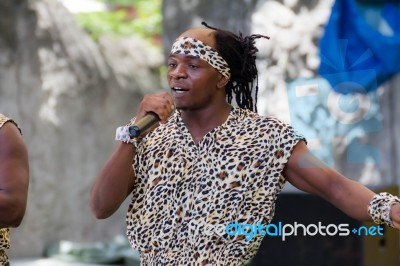 Acrobatic Kenya Show In Dusit Zoo, In The July 27, 2016. Bangkok Thailand Stock Photo