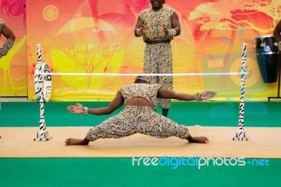 Acrobatic Kenya Show In Dusit Zoo, In The July 27, 2016. Bangkok Thailand Stock Photo