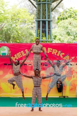 Acrobatic Kenya Show In Dusit Zoo, In The July 27, 2016. Bangkok Thailand Stock Photo