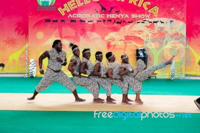 Acrobatic Kenya Show In Dusit Zoo, In The July 27, 2016. Bangkok Thailand Stock Photo