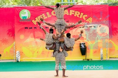 Acrobatic Kenya Show In Dusit Zoo, In The July 27, 2016. Bangkok Thailand Stock Photo