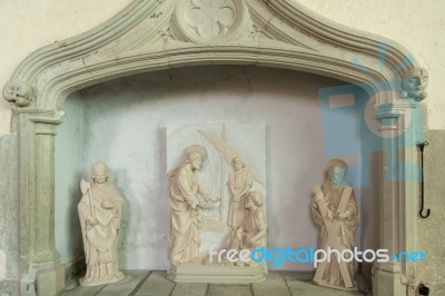 Alfriston, Sussex/uk - July 23 : Statues Inside St Andrew's Chur… Stock Photo