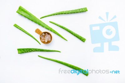 Aloe Vera Fresh Leaves With Aloe Vera Gel On Wooden Measuring Sp… Stock Photo