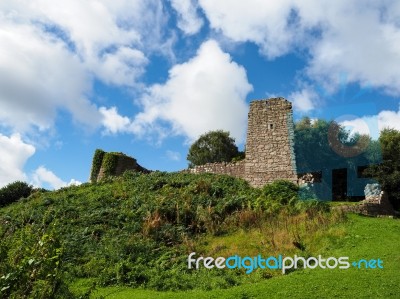 Ancient Ruins At Beeston Castle Stock Photo