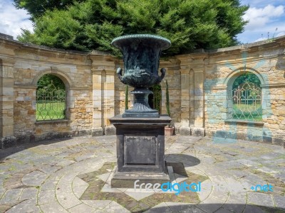 Ancient Urn On Display In The Garden At Hever Castle Stock Photo