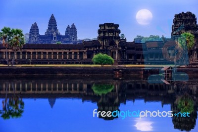 Angkor Wat Temple Complex View At The Main Entrance, Located Nea… Stock Photo