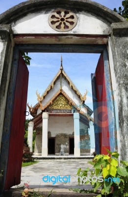 Archway Entrance To The Temple. Khok Kham Temple, Thailand Stock Photo