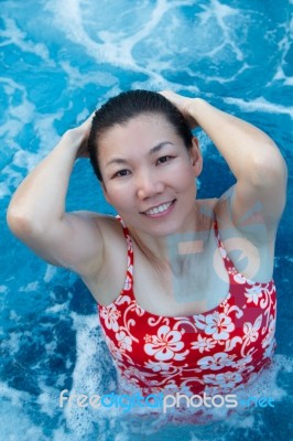 Asian Woman Enjoy And Relaxing In Spa Pool On Vacation Stock Photo