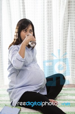 Asian Woman Pregnant ,pregnancy Drinking Fresh Water In Glass Us… Stock Photo