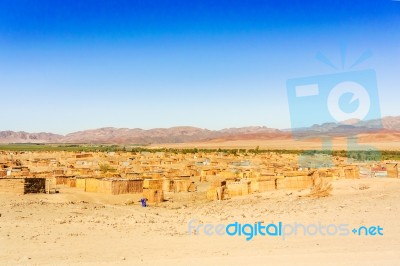 Aussenkehr Man Made Shacks On The Bank Of Orange River Stock Photo