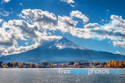 Autumn Season And Mountain Fuji At Kawaguchiko Lake, Japan Stock Photo