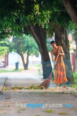 Ayuthaya Thailand : March 28 : Thai Buddhist Monk Daily Cleaning… Stock Photo