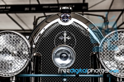 Badge Grille And Radiator Cap On Vintage Car At Goodwood Revival… Stock Photo