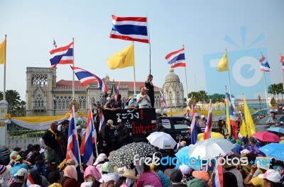 Bangkok - Dec 9 : Protesters Attend A Large Anti-government Outs… Stock Photo