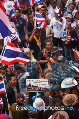 Bangkok-jan 13: Unidentified Thai Protesters Raise Banners To Re… Stock Photo