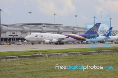 Bangkok-july25:thaiairway Cargo Plane Parking At Suvarnabhumi Ai… Stock Photo