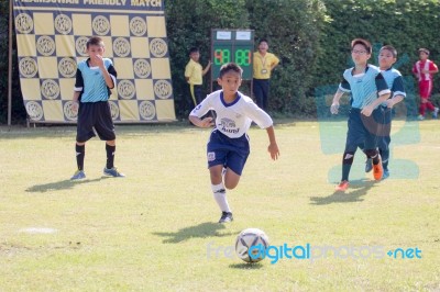 Bangkok, Thailand - Nov 2016: In The Nov 23, 2016. Youth Soccer Match, In Pieamsuwan Elementary School Stock Photo