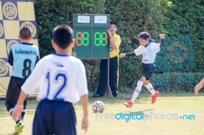 Bangkok, Thailand - Nov 2016: In The Nov 23, 2016. Youth Soccer Match, In Pieamsuwan Elementary School Stock Photo