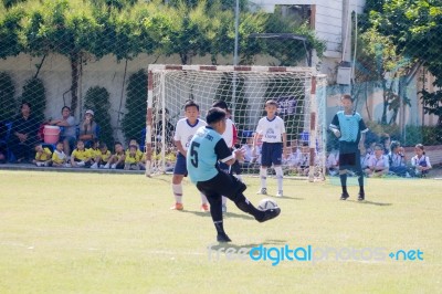 Bangkok, Thailand - Nov 2016: In The Nov 23, 2016. Youth Soccer Match, In Pieamsuwan Elementary School Stock Photo