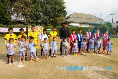 Bangkok, Thailand - Nov 2016: In The Nov 23, 2016. Youth Soccer Match, In Pieamsuwan Elementary School Stock Photo