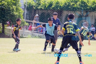 Bangkok, Thailand - Nov 2016: In The Nov 23, 2016. Youth Soccer Match, In Pieamsuwan Elementary School Stock Photo