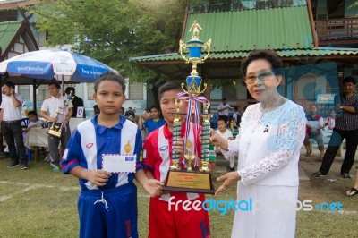 Bangkok, Thailand - Nov 2016: In The Nov 23, 2016. Youth Soccer Match, In Pieamsuwan Elementary School Stock Photo