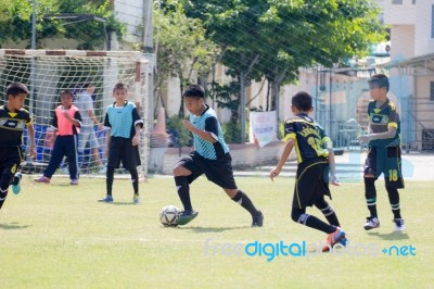 Bangkok, Thailand - Nov 2016: In The Nov 23, 2016. Youth Soccer Match, In Pieamsuwan Elementary School Stock Photo