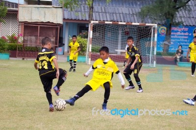 Bangkok, Thailand - Nov 2016: In The Nov 23, 2016. Youth Soccer Match, In Pieamsuwan Elementary School Stock Photo