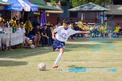 Bangkok, Thailand - Nov 2016: In The Nov 23, 2016. Youth Soccer Match, In Pieamsuwan Elementary School Stock Photo