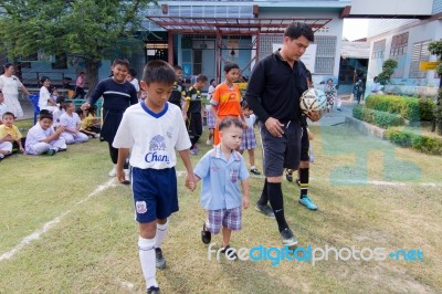 Bangkok, Thailand - Nov 2016: In The Nov 23, 2016. Youth Soccer Match, In Pieamsuwan Elementary School Stock Photo