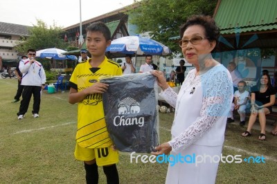 Bangkok, Thailand - Nov 2016: In The Nov 23, 2016. Youth Soccer Match, In Pieamsuwan Elementary School Stock Photo