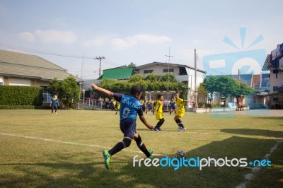 Bangkok, Thailand - Nov 2016: In The Nov 23, 2016. Youth Soccer Match, In Pieamsuwan Elementary School Stock Photo